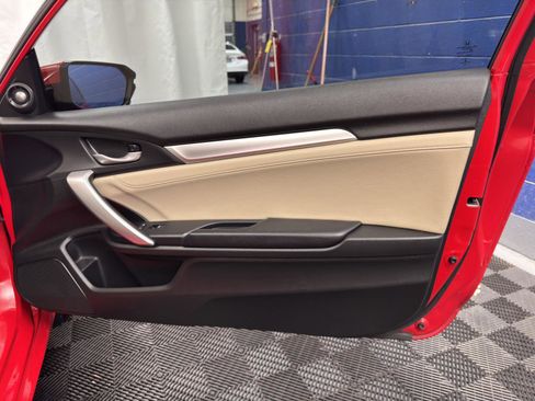 Used 2018 Honda Civic Touring image 22