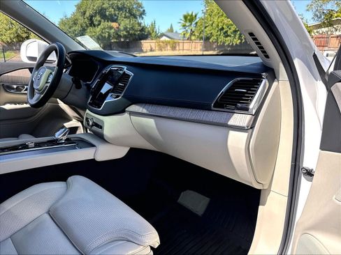 Used 2024 Volvo XC90 T8 Ultimate w/ Protection Package Premier AWD/4WD image 19