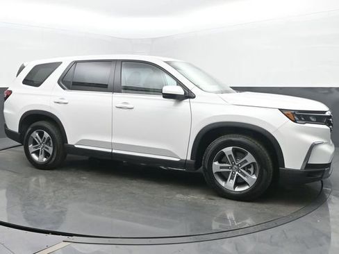 Used 2025 Honda Pilot EX-L image 7