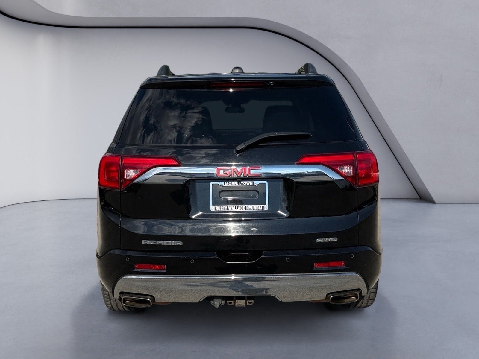 Used 2017 GMC Acadia Denali w/ Technology Package AWD/4WD image 4