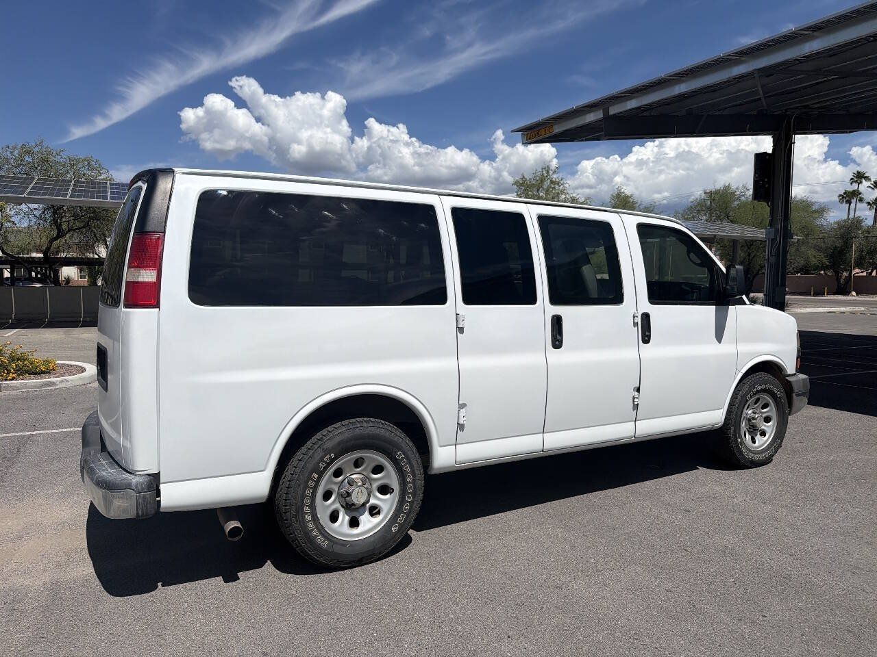 Used 2011 Chevrolet Express 1500 LT w/ LT Preferred Equipment Group RWD image 10