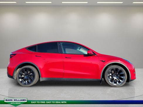 Used 2022 Tesla Model Y Long Range AWD/4WD image 2