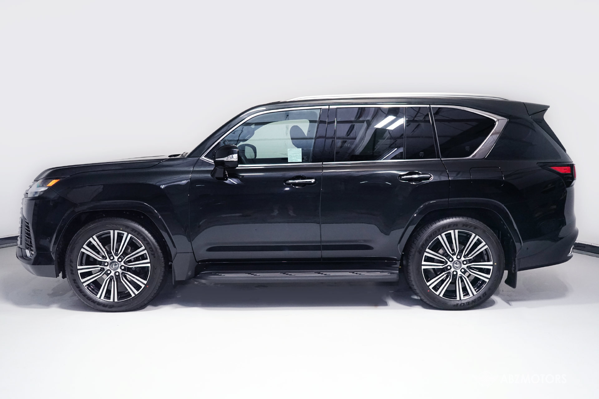 Used 2026 Lexus LX 700h Luxury AWD/4WD image 3