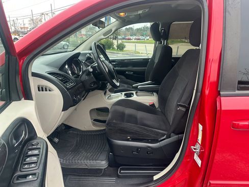 Used 2014 Dodge Grand Caravan SXT w/ Rear Park Assist Package image 11