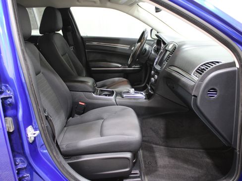 Used 2018 Chrysler 300 Touring w/ Sport Appearance Package image 28