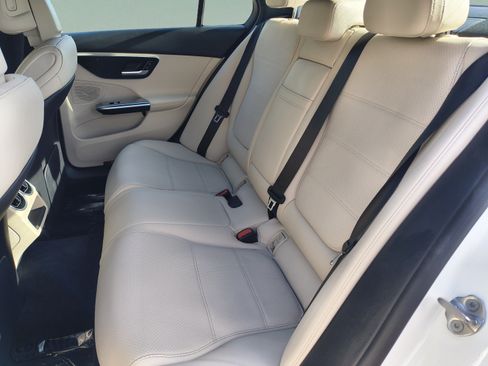 Used 2023 Mercedes-Benz C 300 Sedan image 17