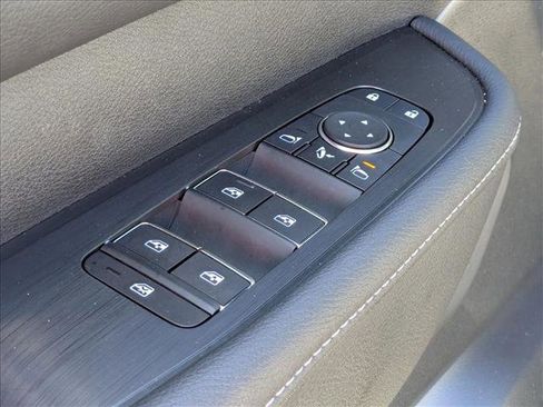 Used 2025 Nissan Armada PRO-4X image 11