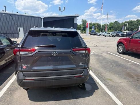 Used 2021 Toyota RAV4 LE AWD/4WD image 6