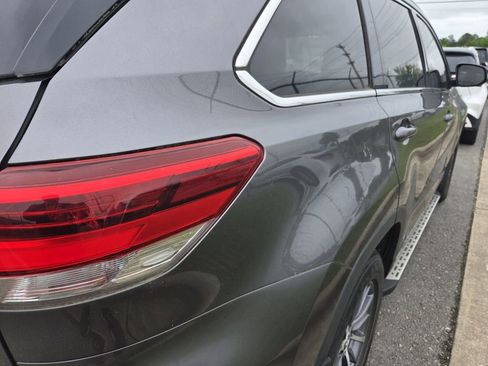 Used 2018 Toyota Highlander XLE FWD image 8