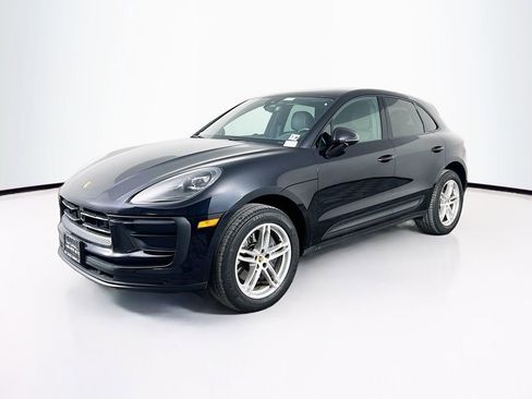 Certified 2025 Porsche Macan AWD/4WD image 1