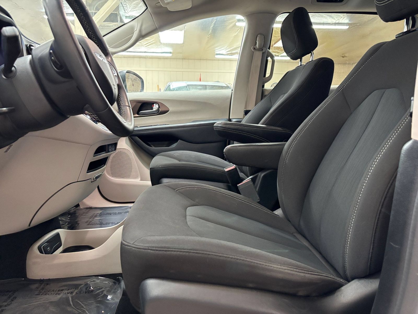 Used 2023 Chrysler Voyager LX FWD image 28
