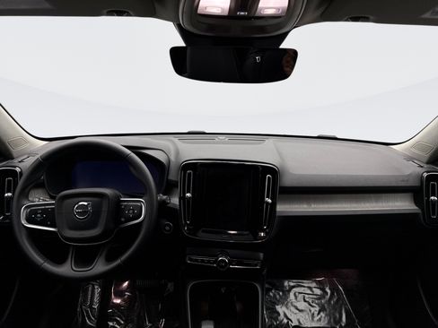 Used 2025 Volvo XC40 B5 Core image 14