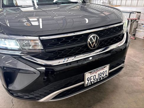 Used 2023 Volkswagen Taos SE w/ Panoramic Sunroof Package FWD image 35