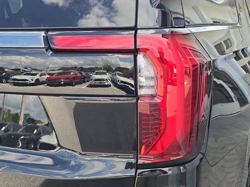 Certified 2025 GMC Yukon XL AT4 AWD/4WD image 8
