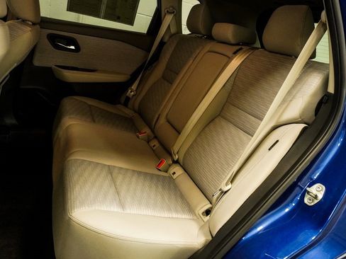 Used 2021 Nissan Rogue SV image 8