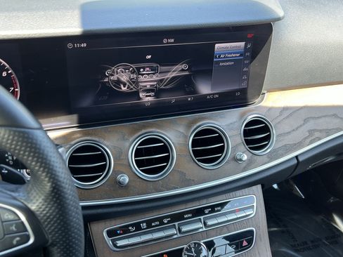 Used 2018 Mercedes-Benz E 300 4MATIC image 25