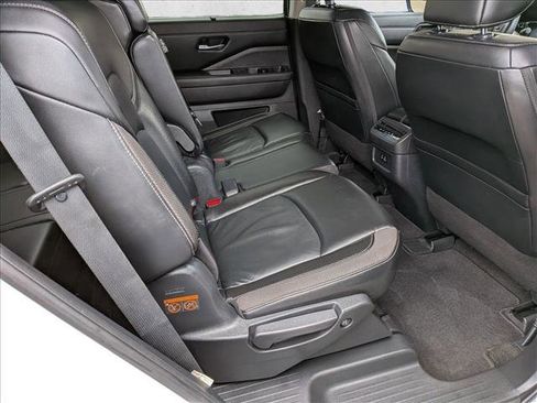 Used 2023 Nissan Pathfinder SL image 19