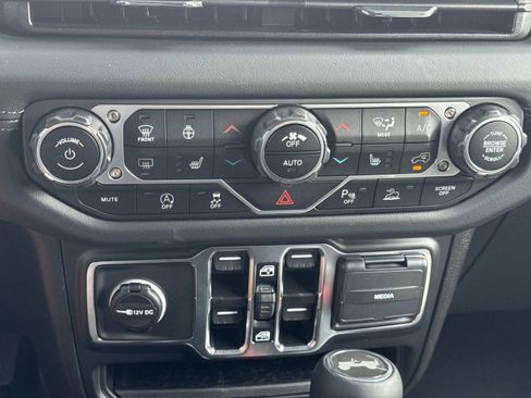 New 2025 Jeep Wrangler Sahara image 30