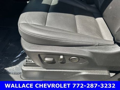 Certified 2025 Chevrolet Suburban Z71 image 21