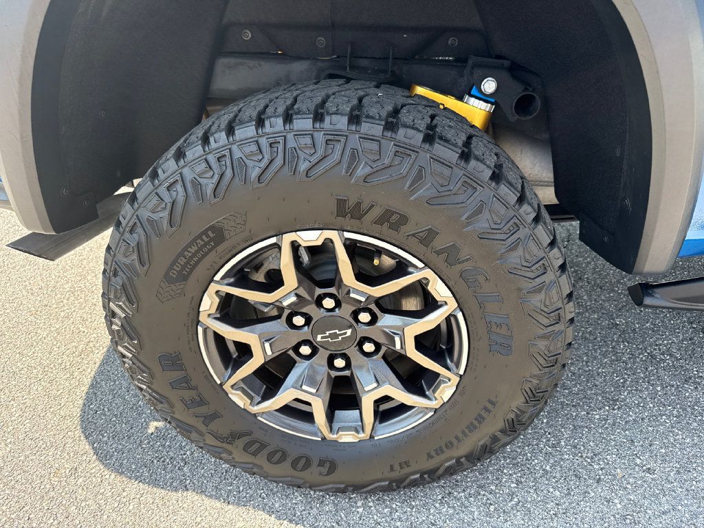 Used 2024 Chevrolet Colorado ZR2 w/ ZR2 Convenience Package III AWD/4WD image 17