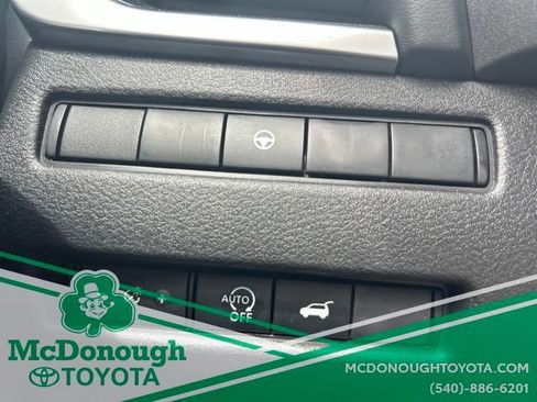 Used 2025 Nissan Rogue SV AWD/4WD image 18