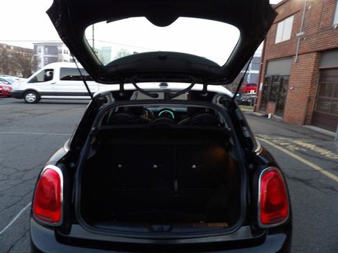 Used 2016 MINI Cooper 4-Door Hardtop image 8