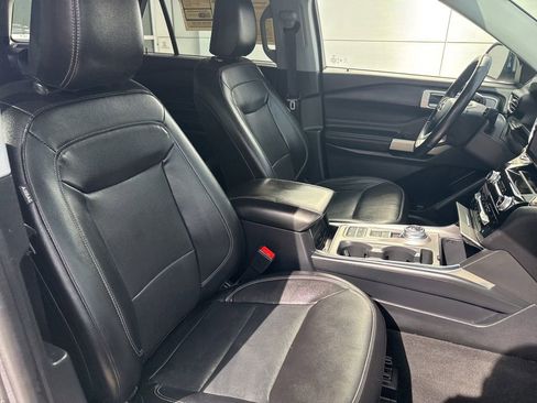 Used 2021 Ford Explorer Limited w/ Equipment Group 301A image 34