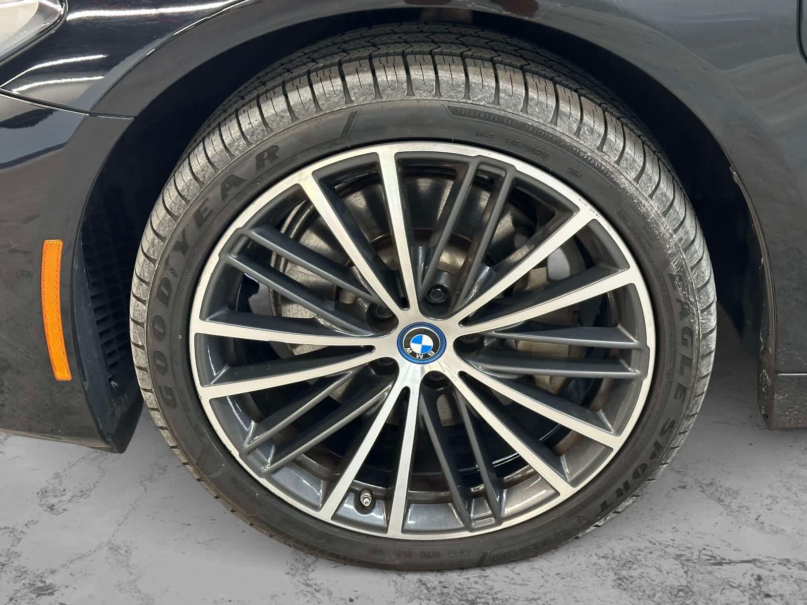Used 2023 BMW 530e xDrive w/ Convenience Package AWD/4WD image 10