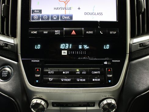 Used 2018 Toyota Land Cruiser AWD/4WD image 16