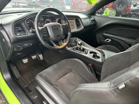 Used 2023 Dodge Challenger R/T w/ Plus Package image 9