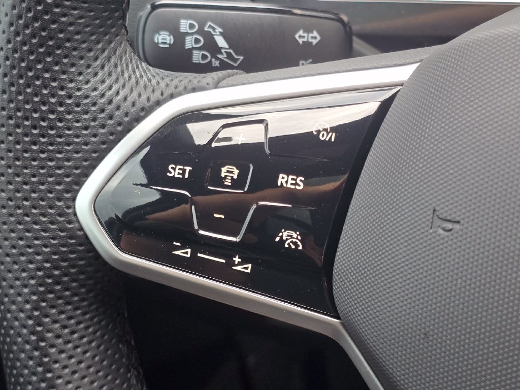Used 2024 Volkswagen Tiguan SEL R-Line AWD/4WD image 13