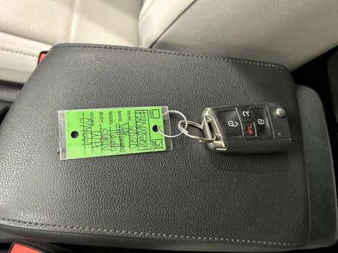 Used 2020 Volkswagen Tiguan SE w/ Panoramic Sunroof Package AWD/4WD image 12
