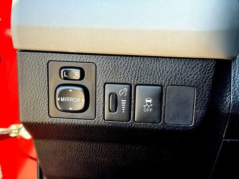 Used 2015 Toyota RAV4 LE image 14