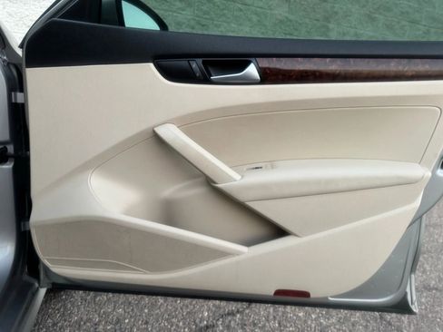Used 2012 Volkswagen Passat TDI SEL Premium image 13