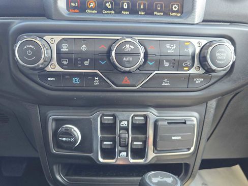 Used 2023 Jeep Wrangler Sahara w/ Cold Weather Group image 30