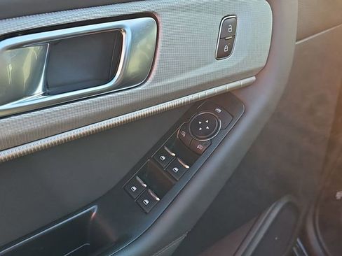 Used 2025 Ford Explorer Active image 24