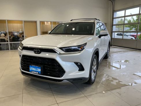 Used 2024 Toyota Grand Highlander Limited AWD/4WD image 9