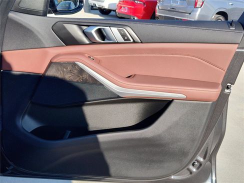 Used 2022 BMW X5 xDrive40i w/ Parking Assistance Package image 23