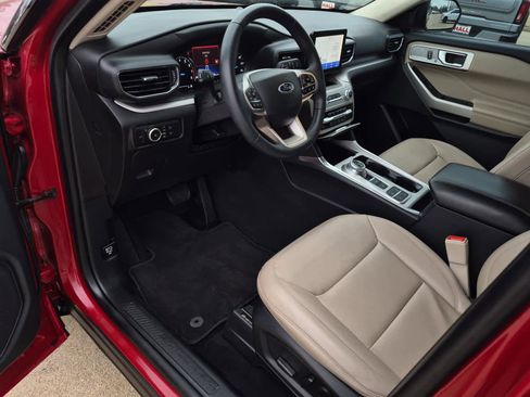 Used 2023 Ford Explorer XLT w/ Equipment Group 202A image 12