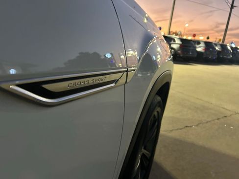 Used 2021 Volkswagen Atlas Cross Sport SE w/ Panoramic Sunroof Package image 29