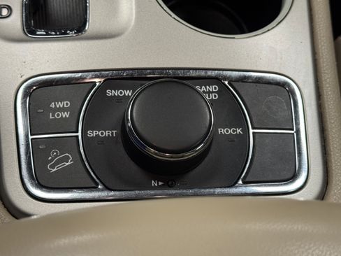 Used 2012 Jeep Grand Cherokee Limited w/ Luxury Group II image 12