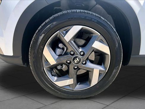 Used 2025 Hyundai Venue Limited FWD image 11