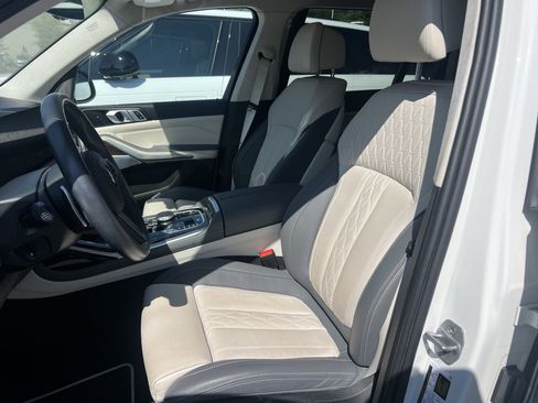 Used 2024 BMW X7 xDrive40i w/ M Sport Package AWD/4WD image 15