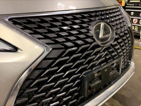 Used 2020 Lexus RX 350L Premium w/ Premium Package image 30