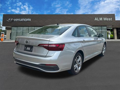Used 2024 Volkswagen Jetta SE FWD image 5
