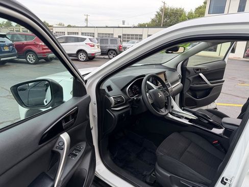 Used 2020 Mitsubishi Eclipse Cross ES FWD image 9