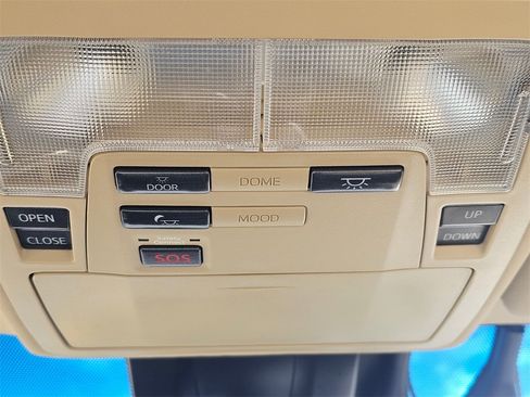 Used 2016 Toyota Avalon Limited image 35