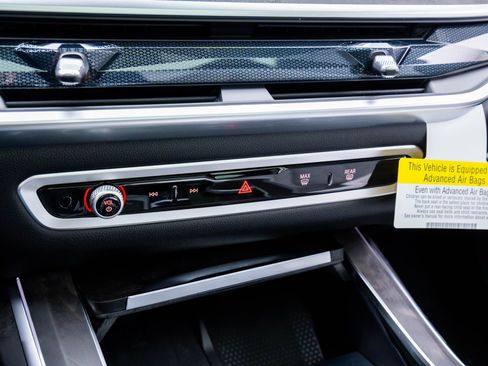 Certified 2025 BMW X7 xDrive40i w/ M Sport Package image 28