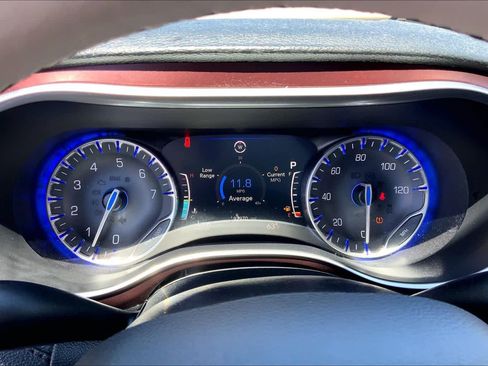 Used 2020 Chrysler Pacifica Limited FWD image 26
