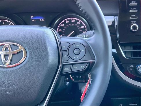 Used 2022 Toyota Camry SE FWD image 23